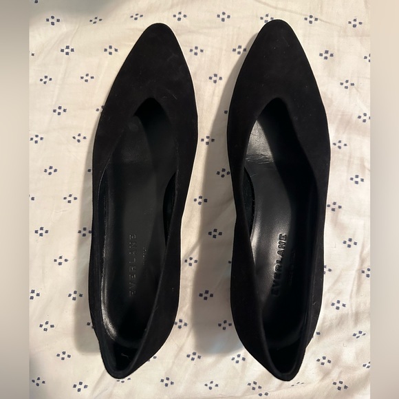 Everlane V Heel - Black Suede Pointed Toe Kitten Heel - Picture 6 of 6